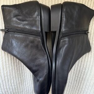 AEROSOLES Black Leather Ankle Boots